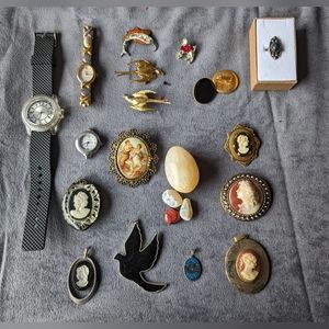 Various Vintage Pendants & Pins